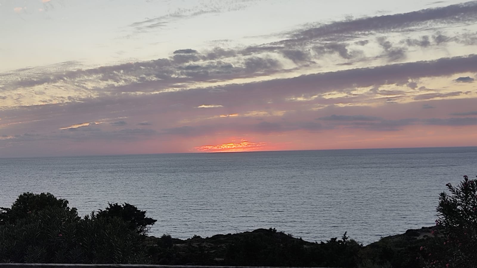 Tramonto sul mare visto dalla villa di Turas